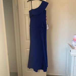 Vince Camuto Size 6 off the shoulder formal dress